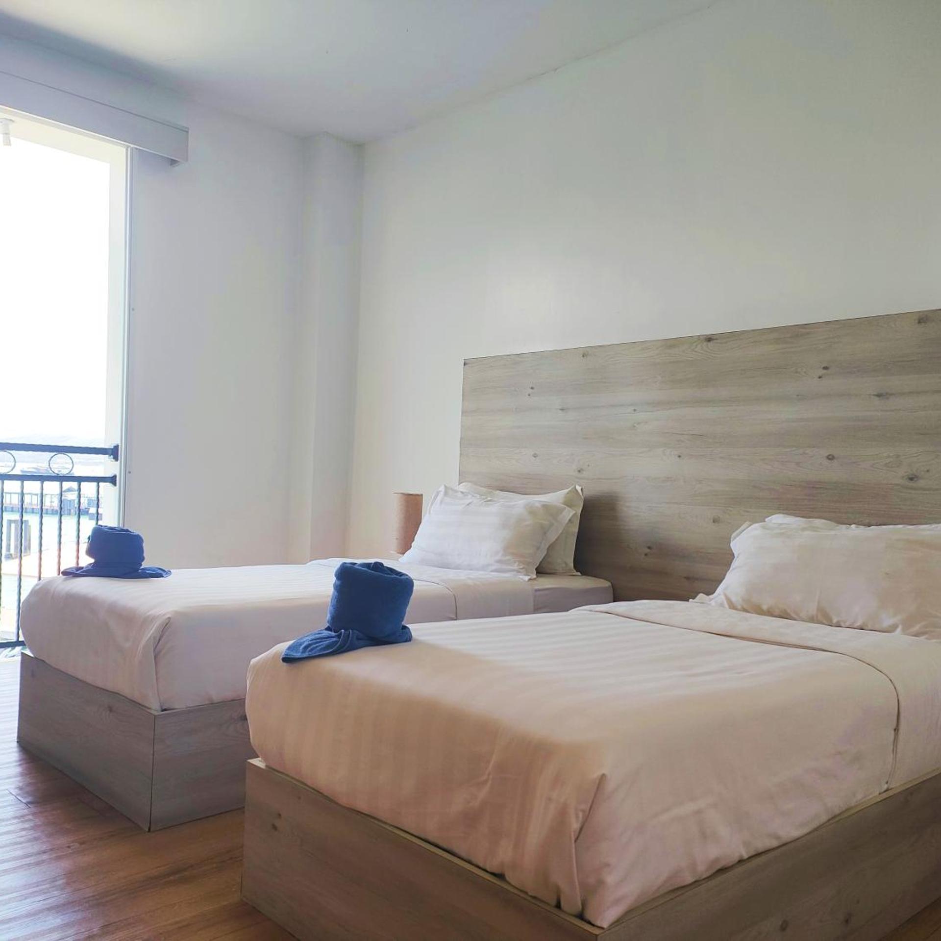 Commodore, Suite, King Bed, Single Bed