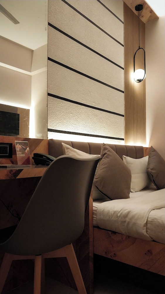 Hotel Prabhat 28/50