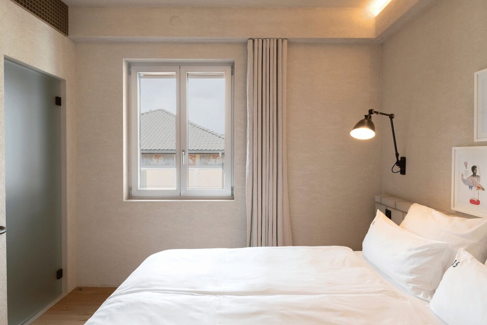 SUPERIOR, DOUBLE BED