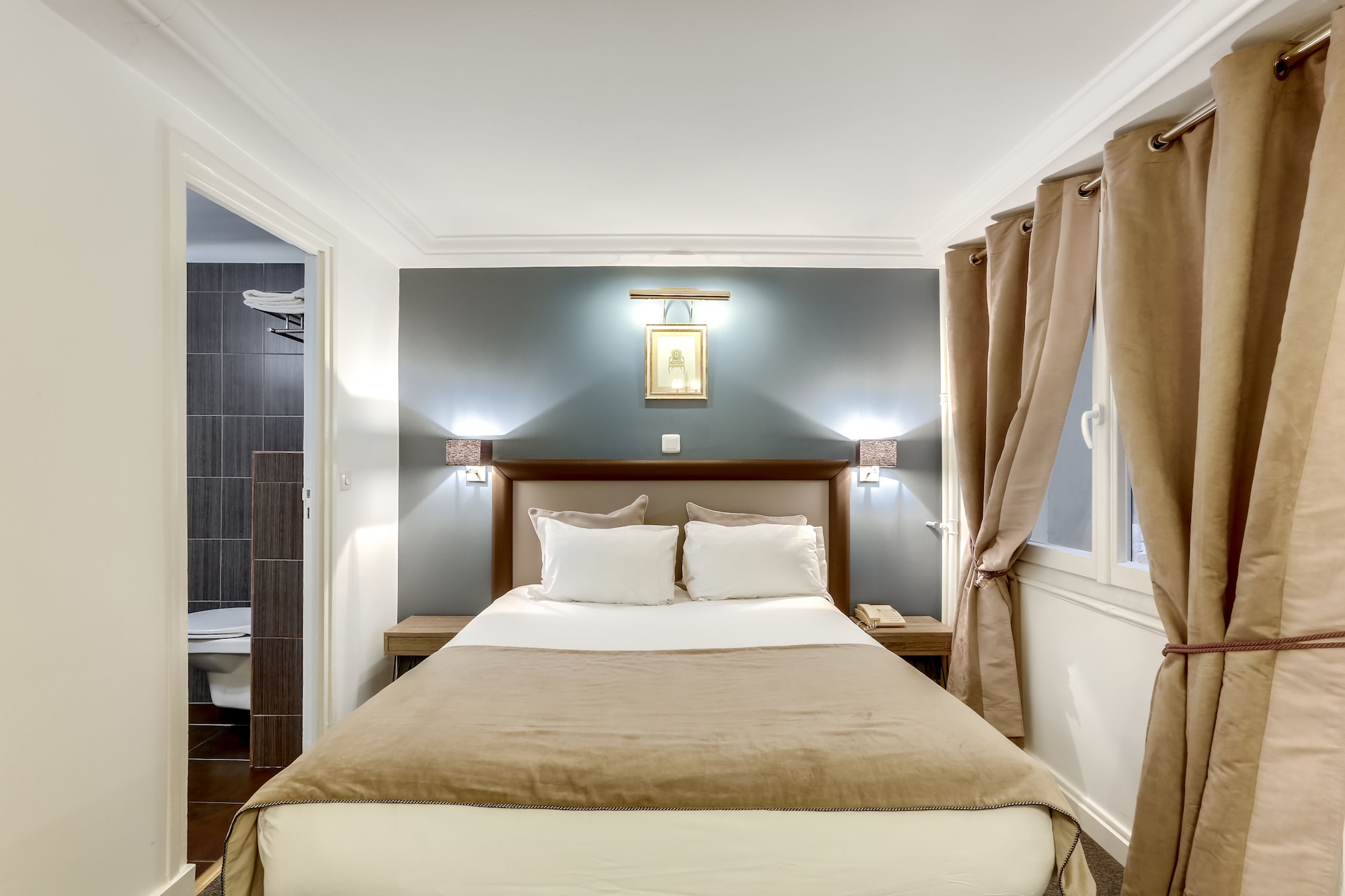 ROOM, DOUBLE BED