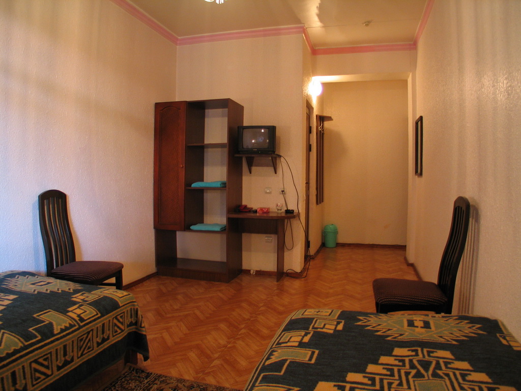 Rovshan Hotel 9/20
