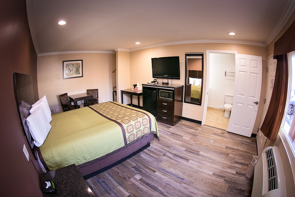 Rodeway Inn & Suites Bellflower 18/33
