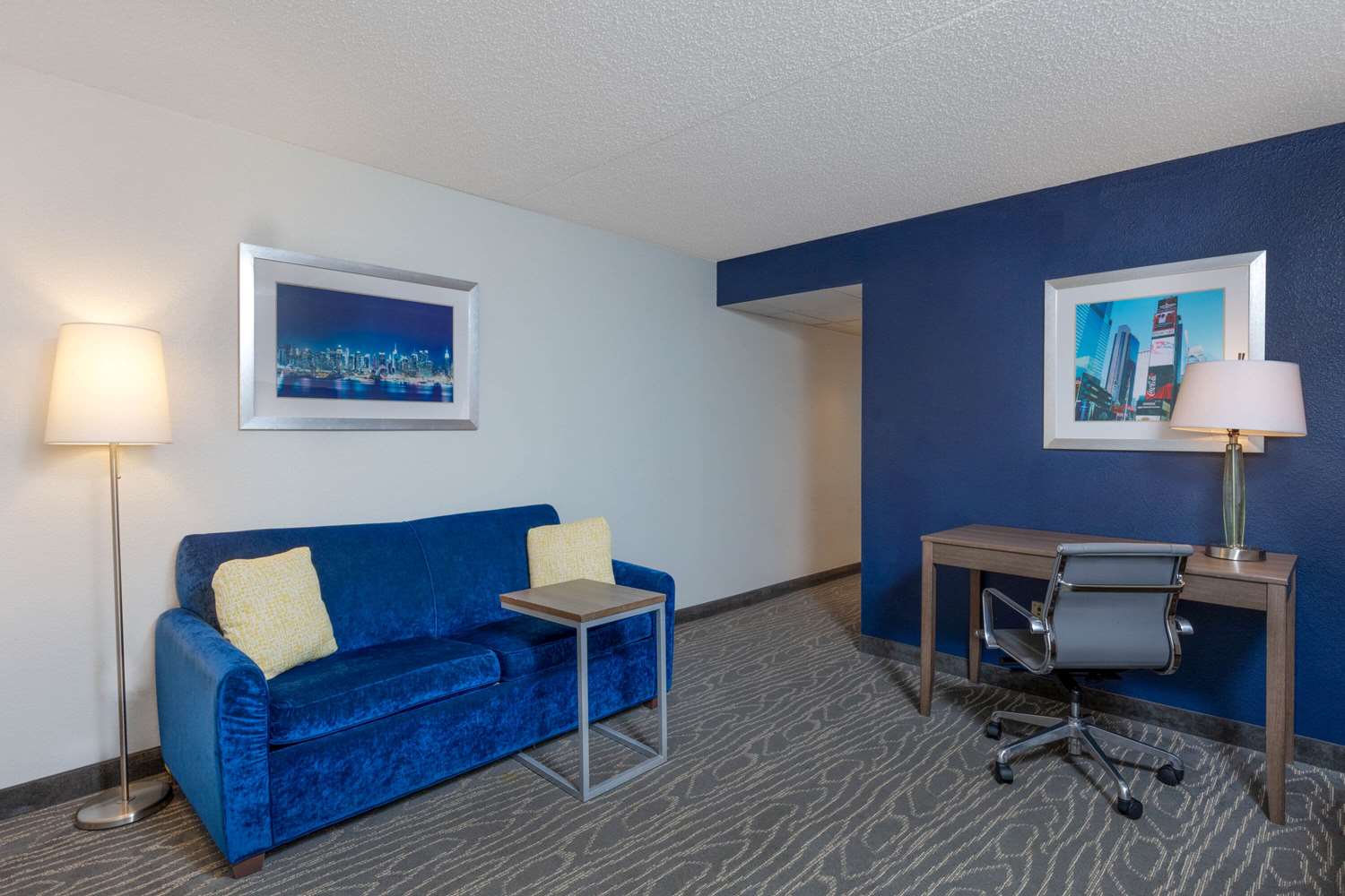 La Quinta Inn and Suites by Wyndham Secaucus Meadowlands 21/41