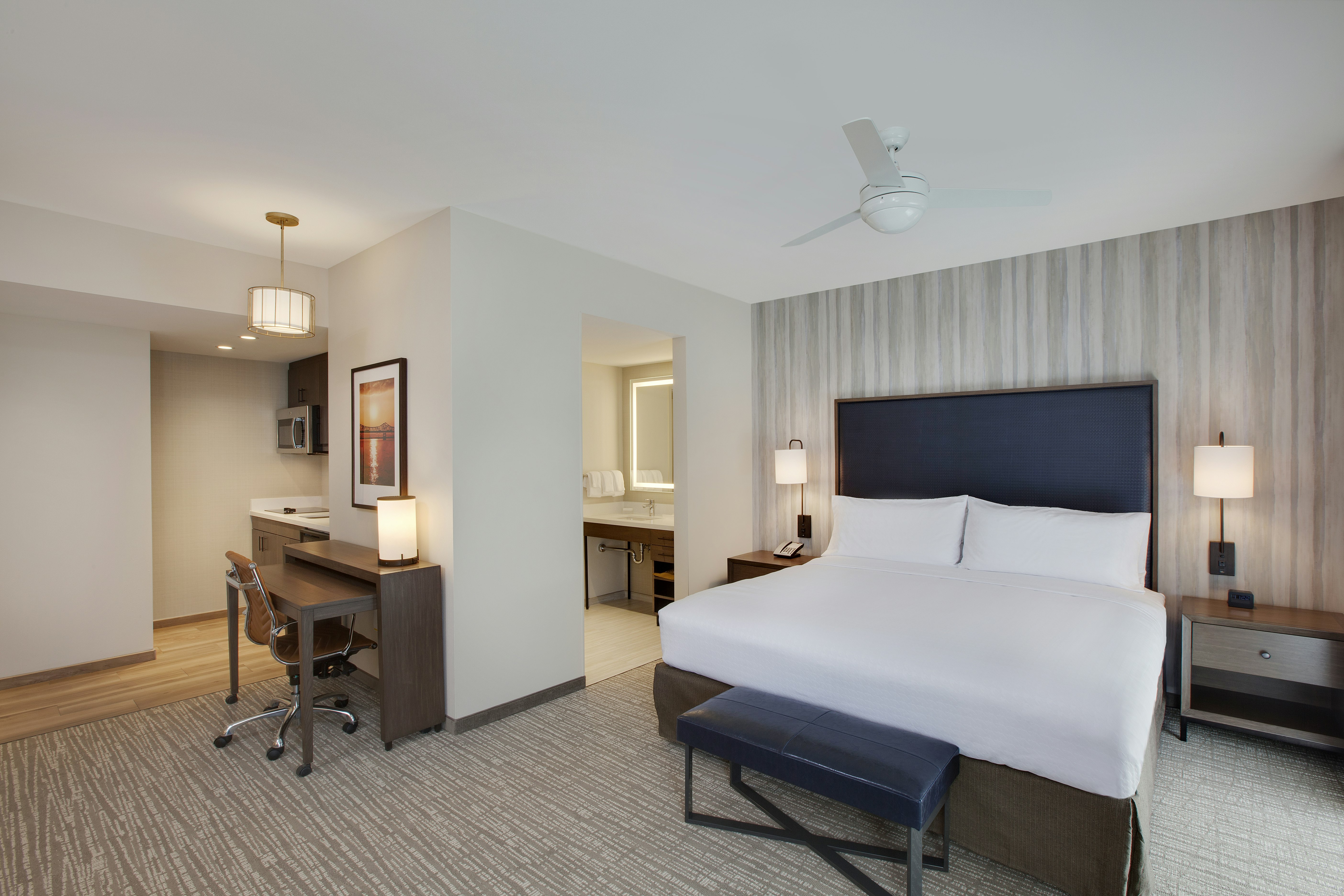 STUDIO, KING BED, ACCESSIBLE