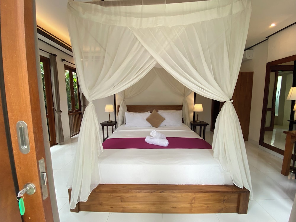 2 BEDROOMS, FAMILY, VILLA, POOL VIEW