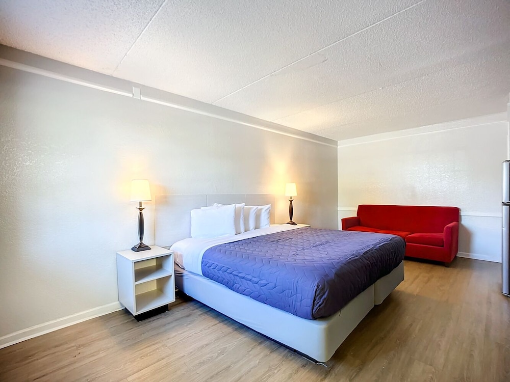 غرفة بسرير كينج للمدخنين، Motel 6 Jacksonville Fl Airport Area South 7/10