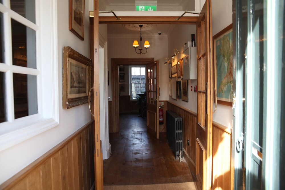 The Erskine Arms 5/50