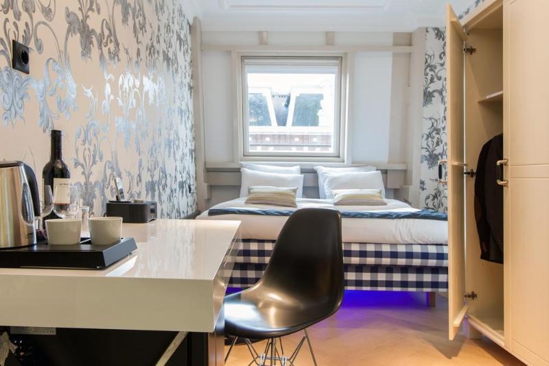 Deluxe, Double Bed, No Window