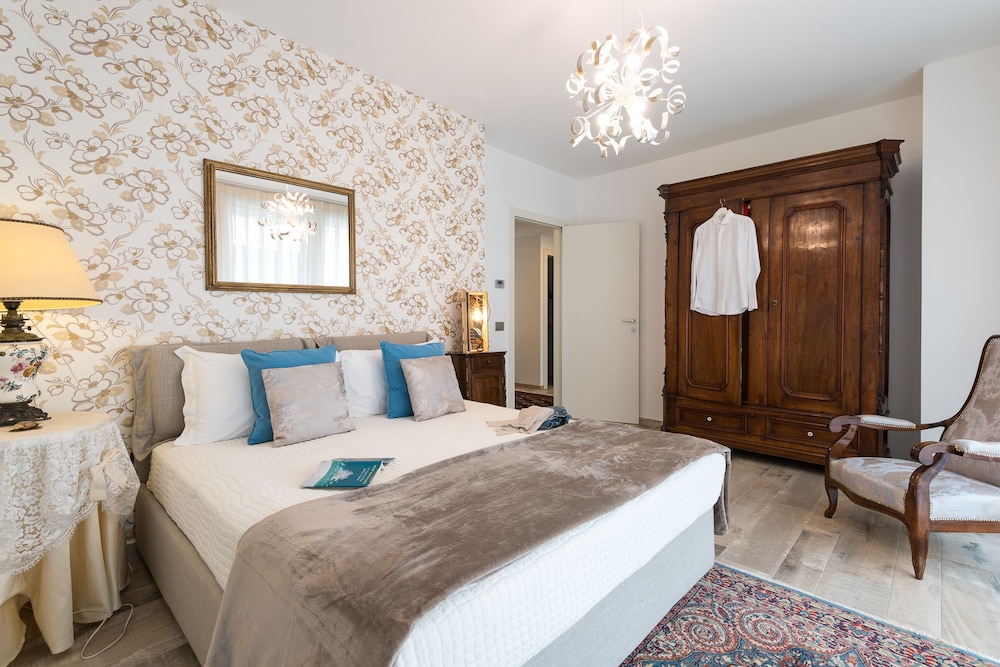 Rivetto Suites 8/37