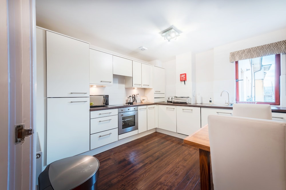 The Knight Residence by Mansley Serviced Apartments 25/46