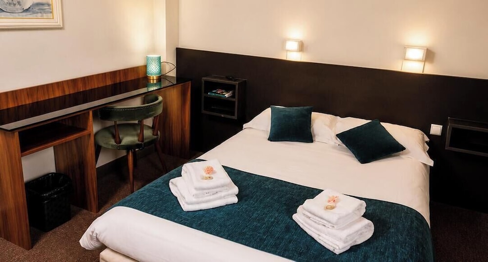 HOTEL LE LION D'OR 18/50