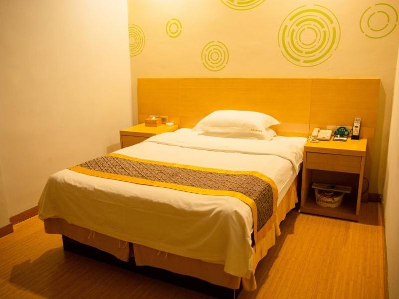 GreenTree Inn Xinyang Gushi County Liaocheng Avenue 9/18
