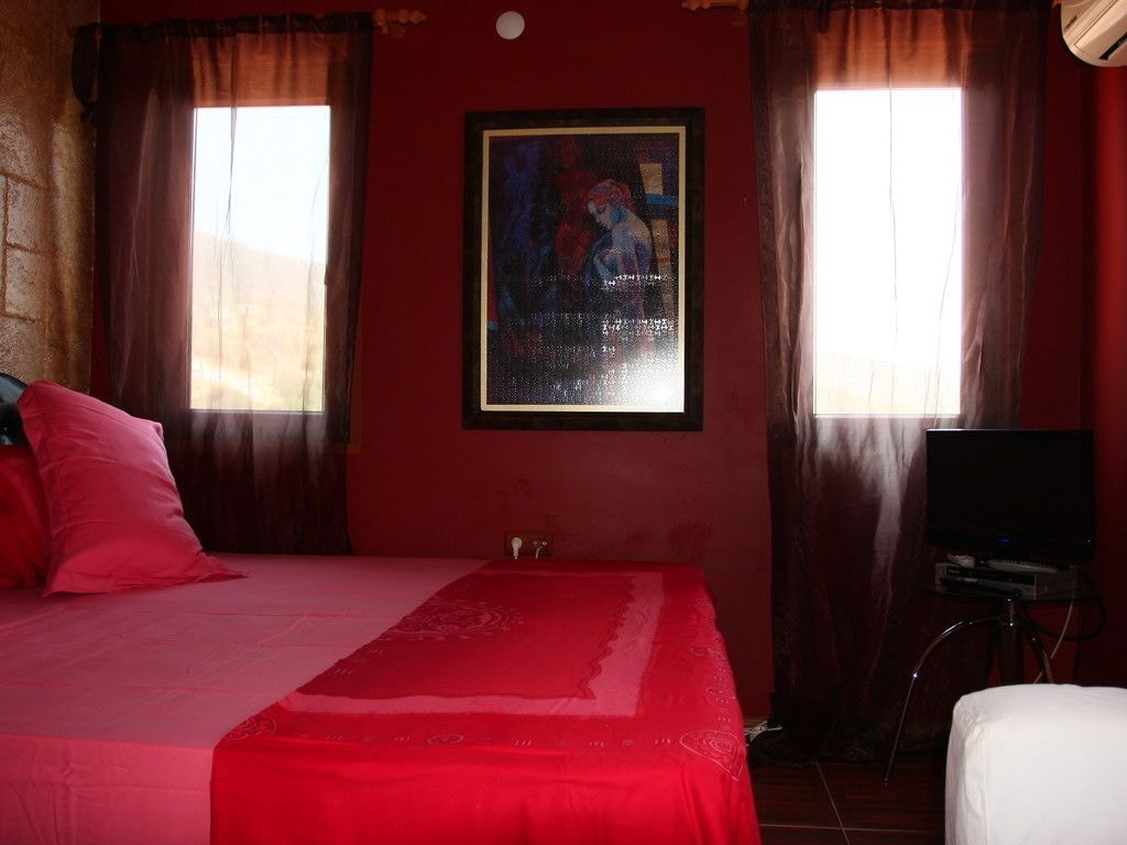 ROOM, TRIPLE