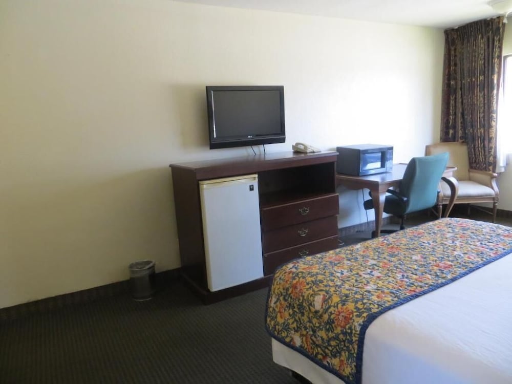 Portside Inn & Suites 30/58