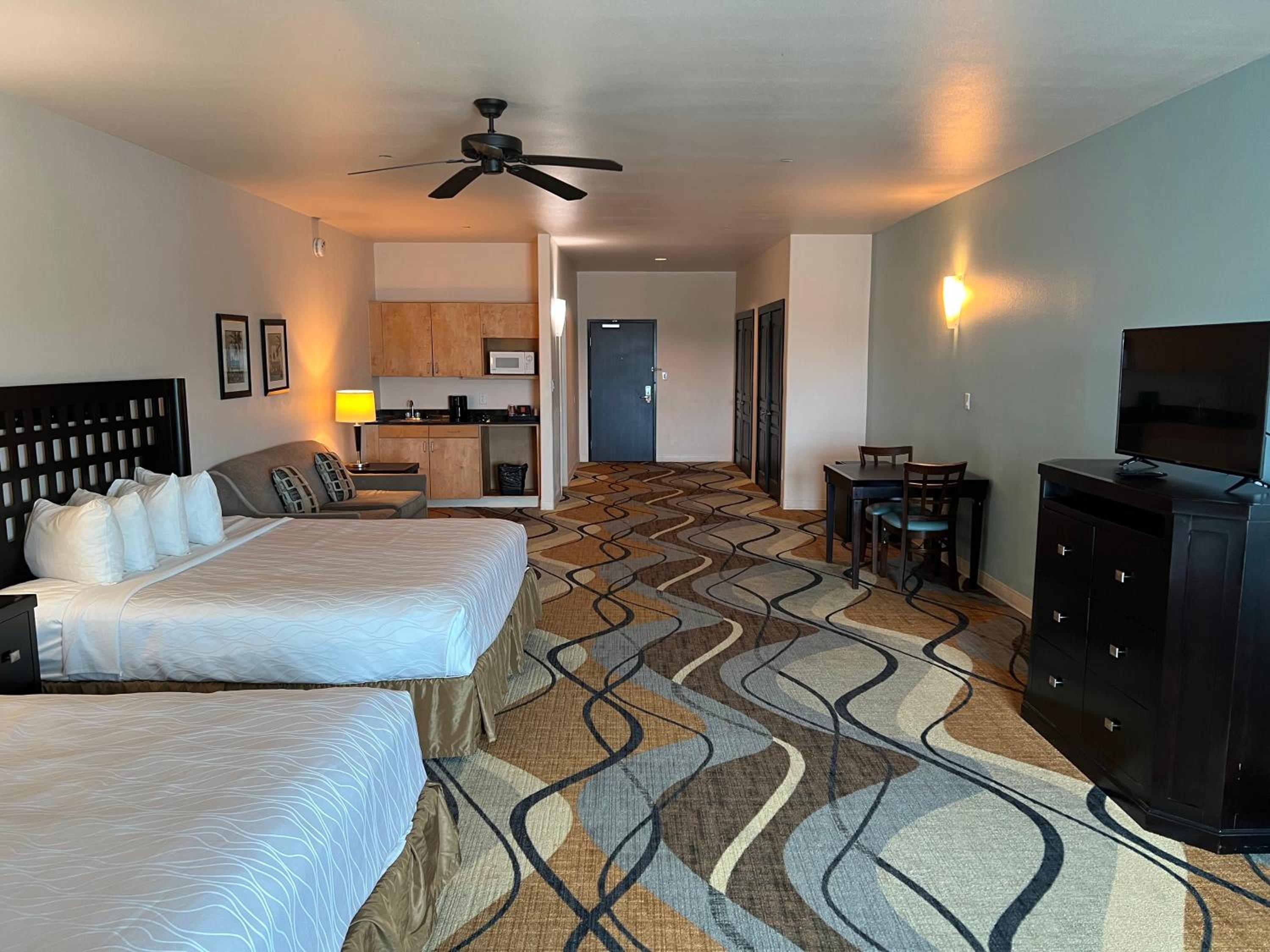 SUITE, 2 KING BEDS, SOFA