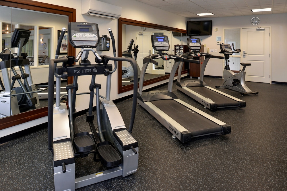 Holiday Inn Express Hotel And Suites Greenfield 32/65