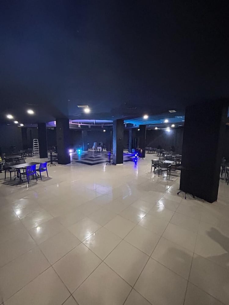 Grand Paradise Hotel 33/50