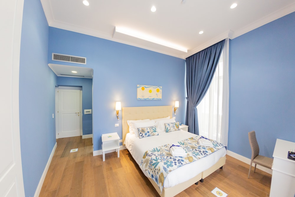 DELUXE, DOUBLE BED