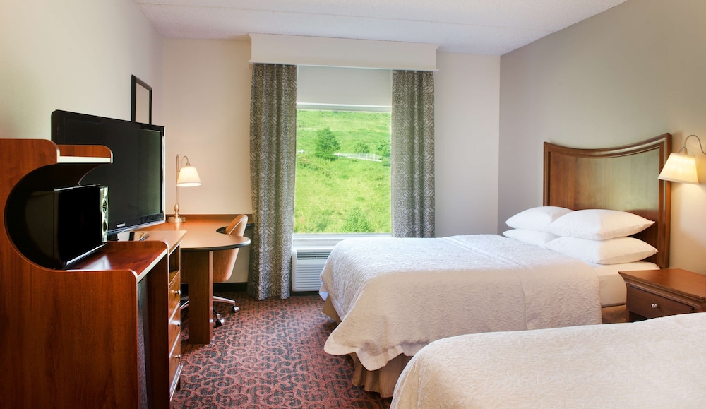 Hampton Inn and Suites Pittsburgh Meadow Lands 17/47