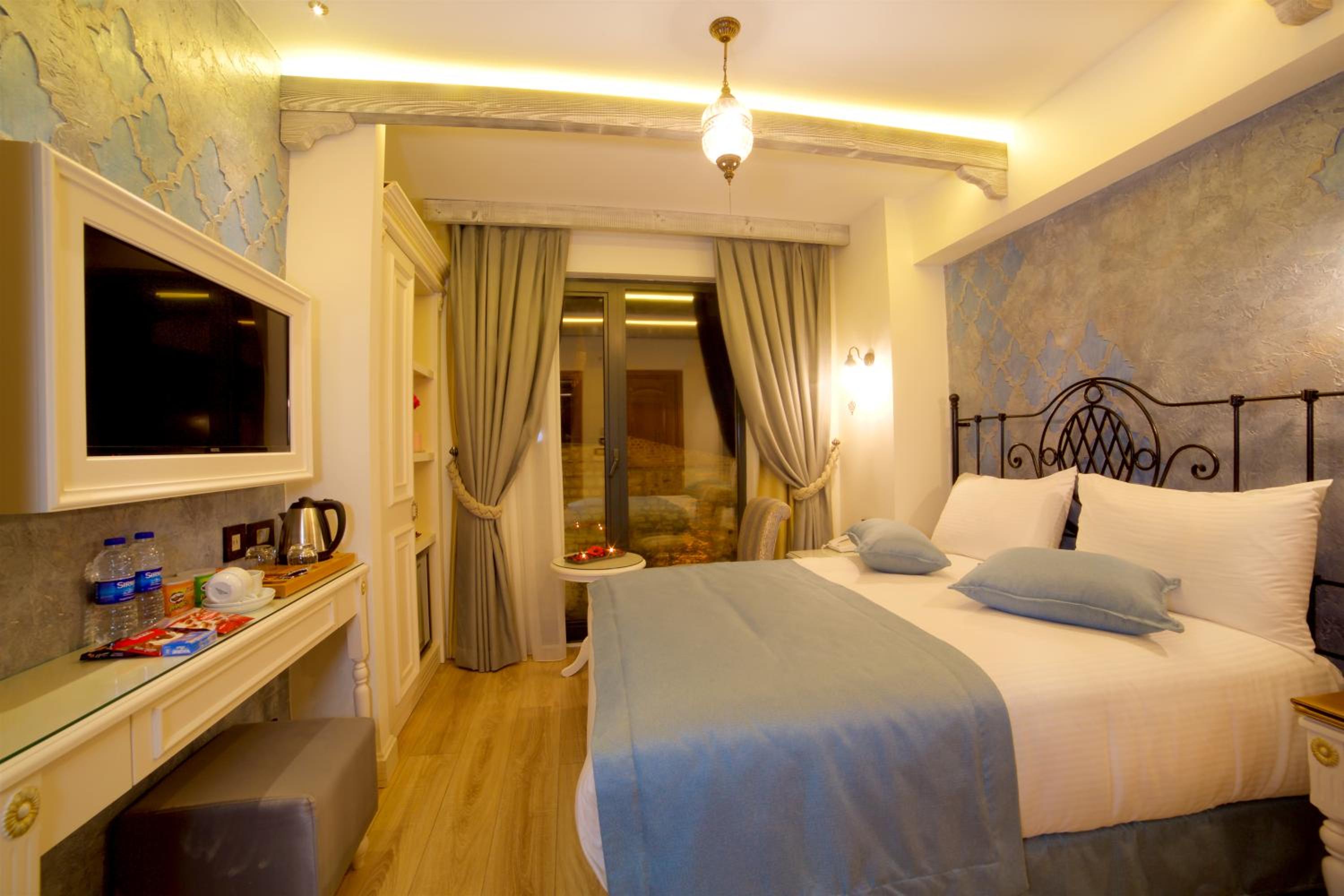 Junior Suite, Twin Beds, Garden View