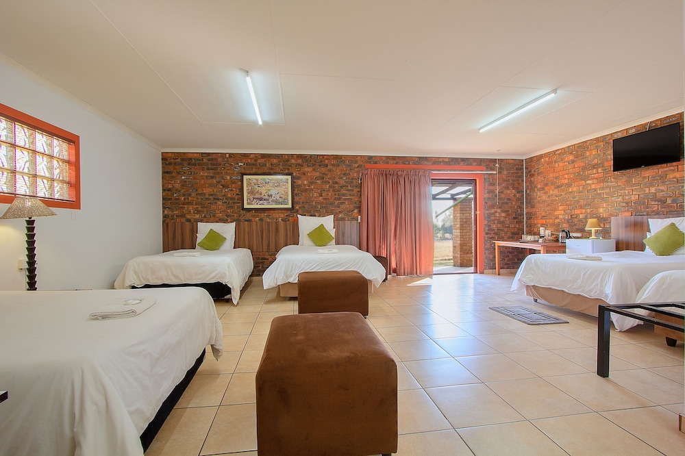 Airport Game Lodge 30/81