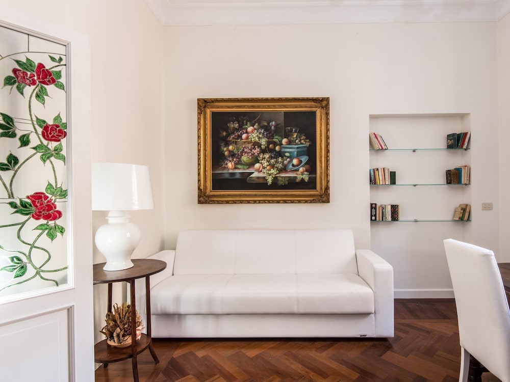 RSH Luxury Vatican Four Bedroom Apartment 26/36