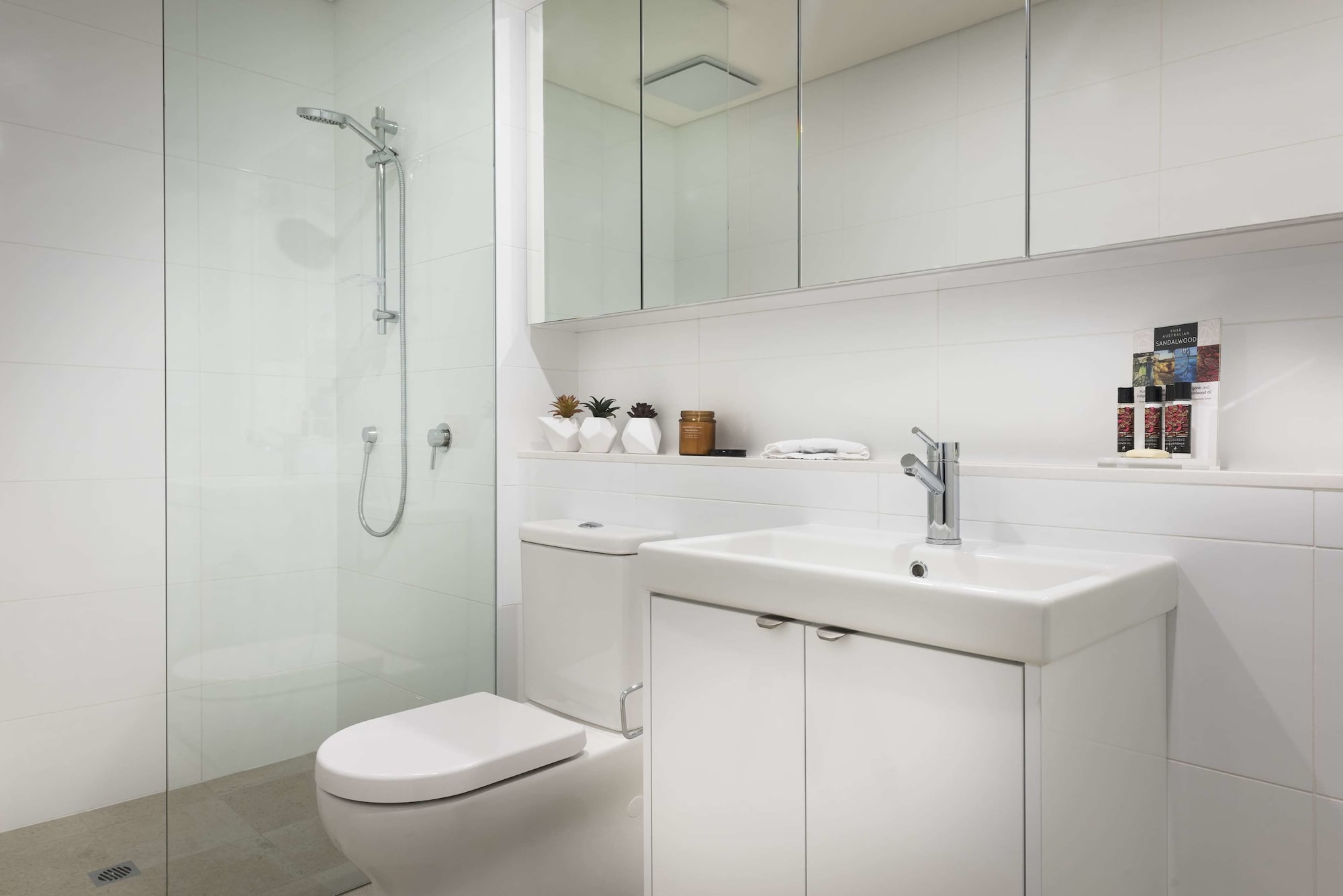 2 BEDROOMS, SUITE