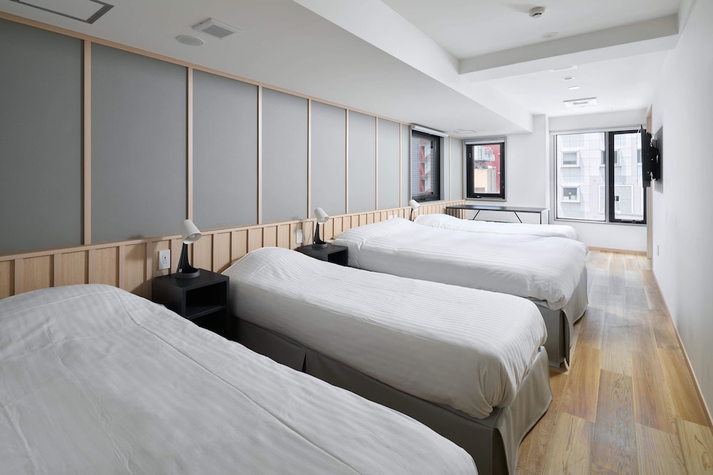 Shinjuku City Hotel N U T S 21/66