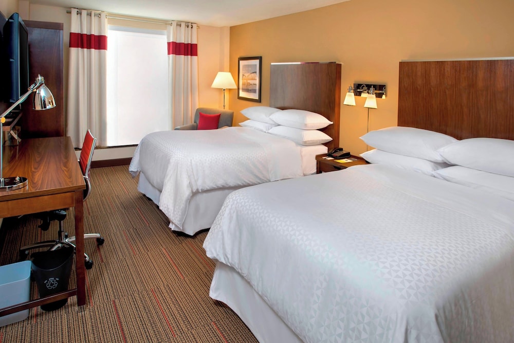 Room at Four Points by Sheraton Charleston, CHARLESTON - WV