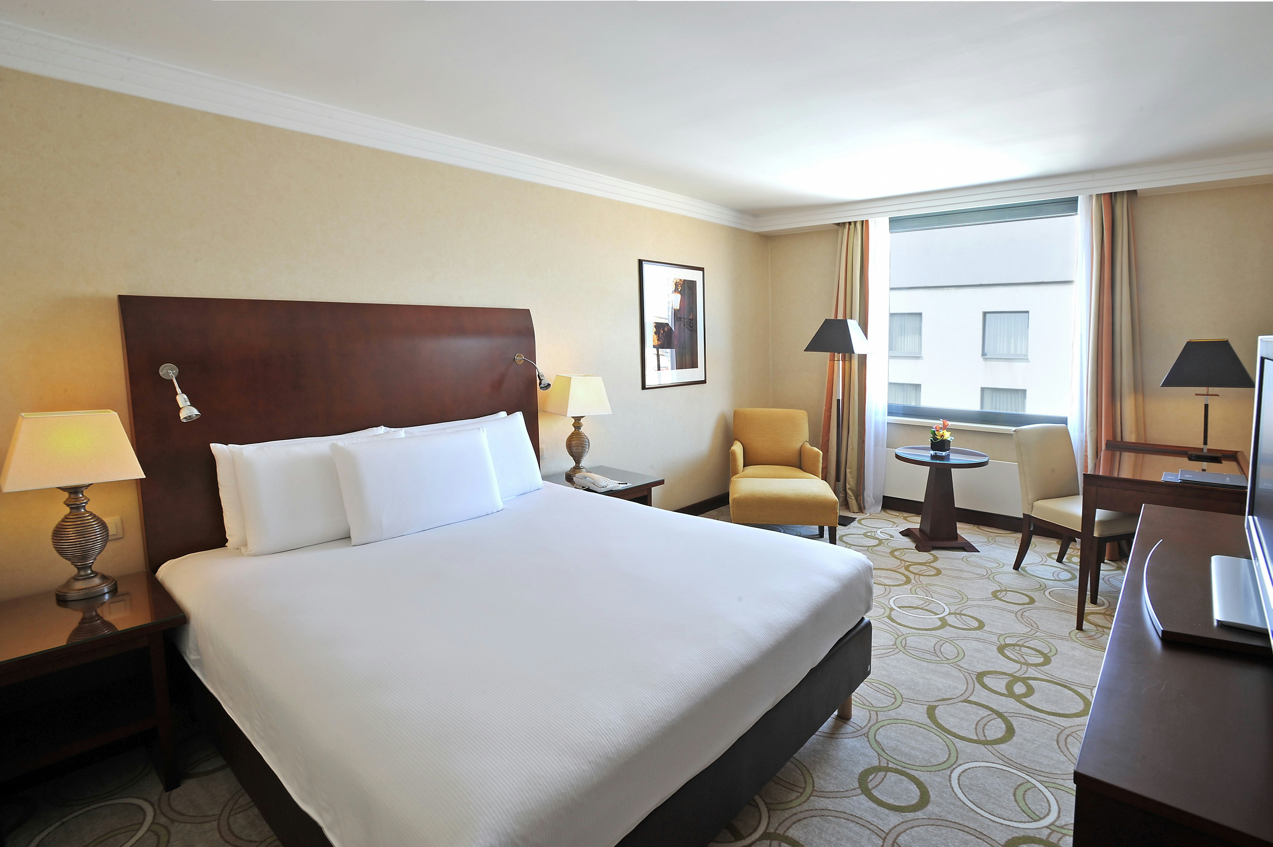 Governor, Suite, King Bed