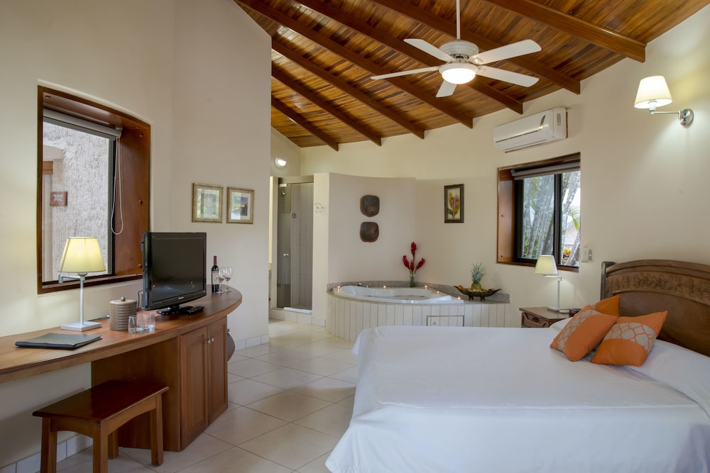 TROPICAL, SUITE