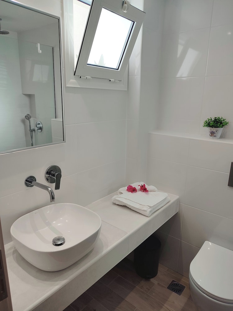 Kostas Apartments 41/48