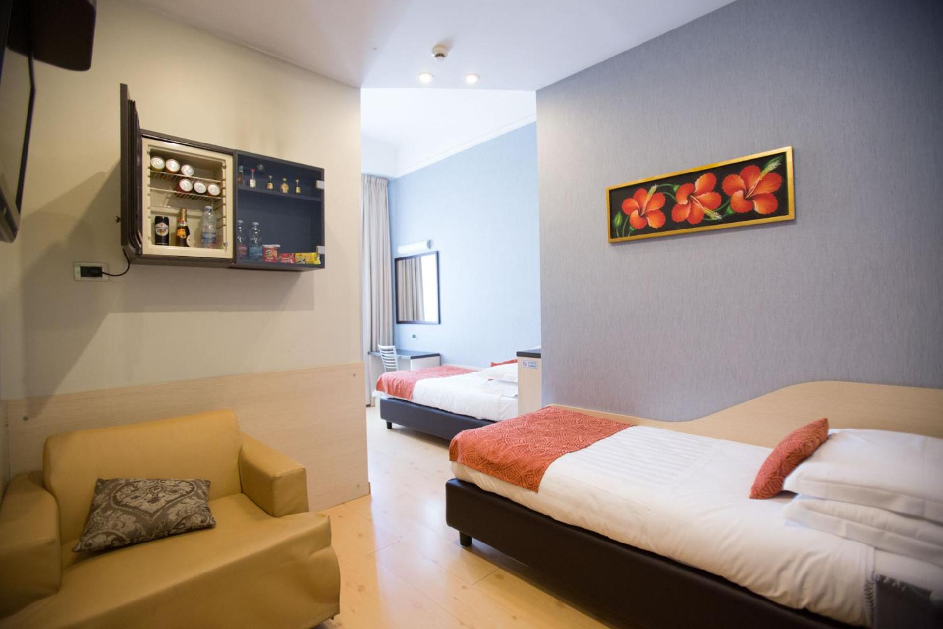 ROOM, TWIN BEDS