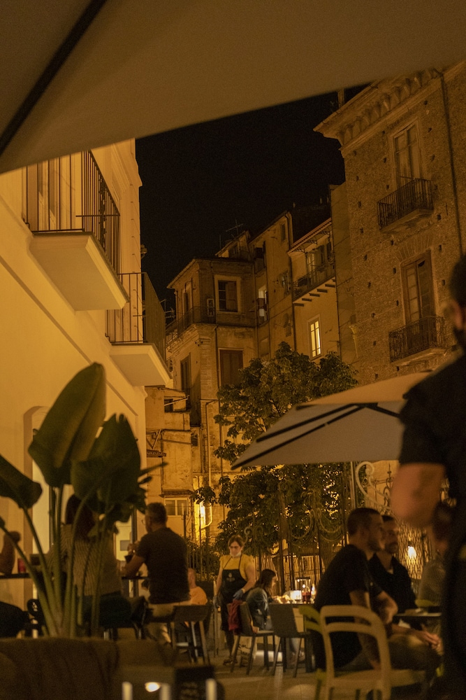 Albergo Centrale 51/54