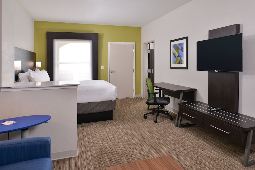 Holiday Inn Express & Suites Corpus Christi-N Padre Island 32/48