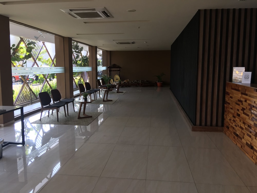 Front One Akshaya Hotel Karawang 39/61