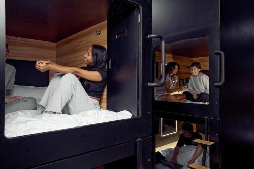 Capsule Hotel Montreal 15/28