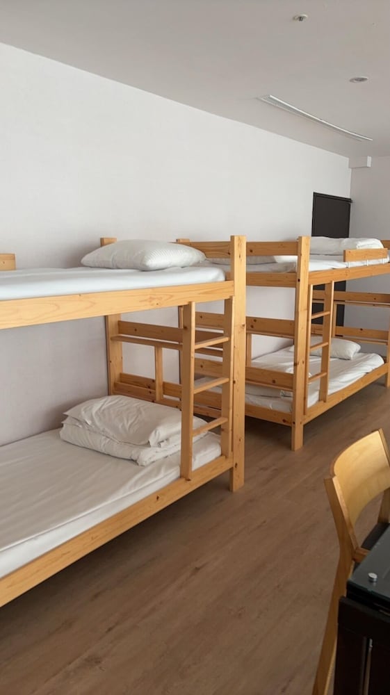 Economy, Multiple Beds