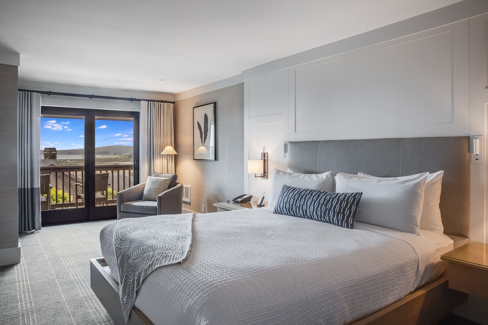 King Bed, 2 Murphy Beds