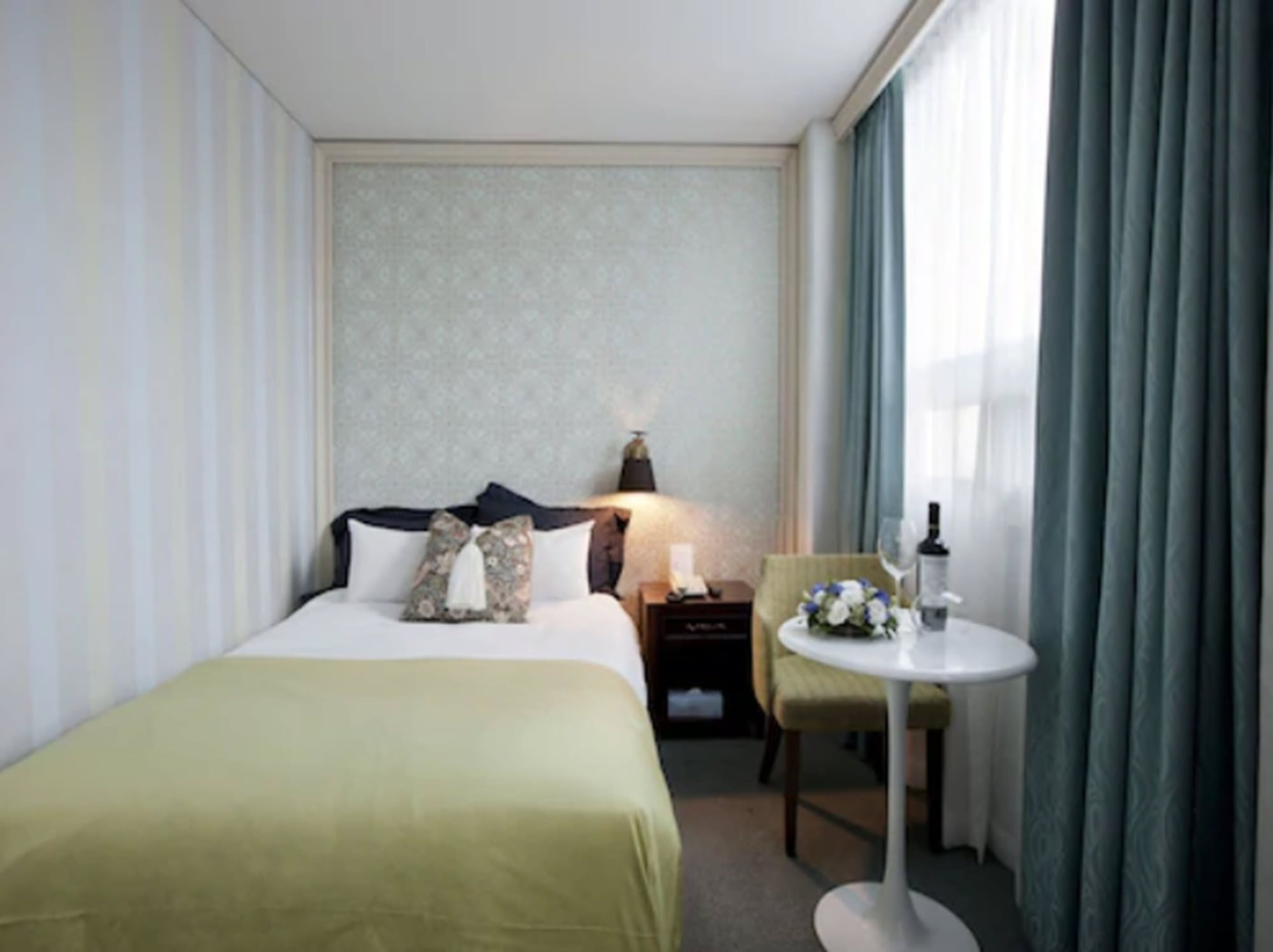 DELUXE, DOUBLE BED
