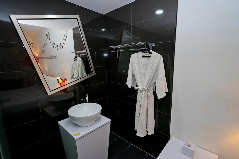 Zoom Inn Boutique Hotel 56/62