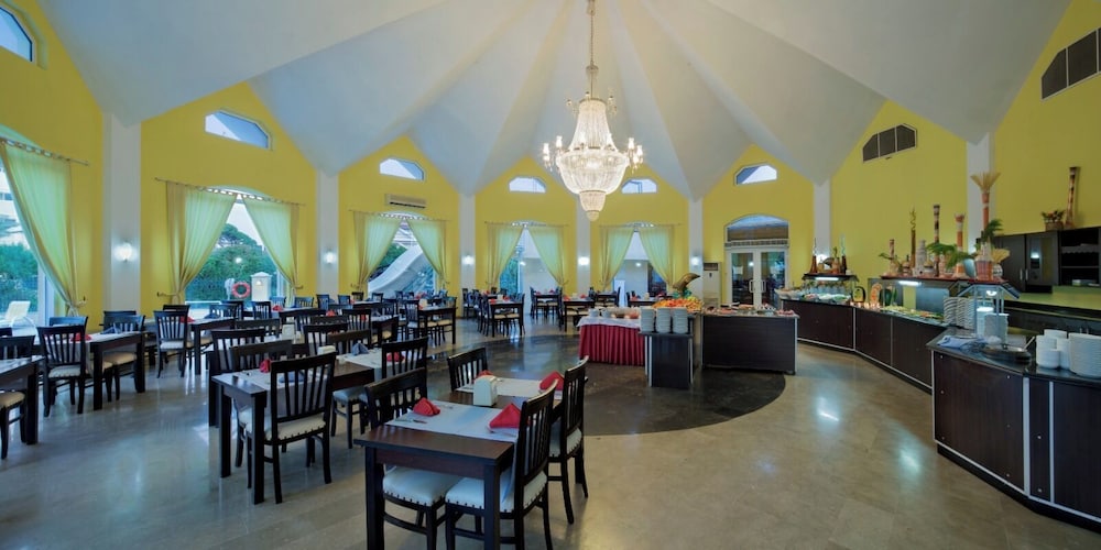Larissa Inn 38/50
