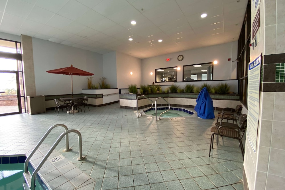 Wyndham Minneapolis South/Burnsville 30/64