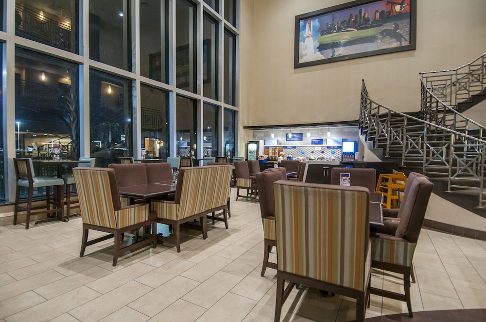 Holiday Inn Express Hotel Suites Houston North Intercontinental 29/48