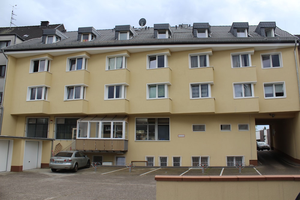 Lipp Apartments 1/16