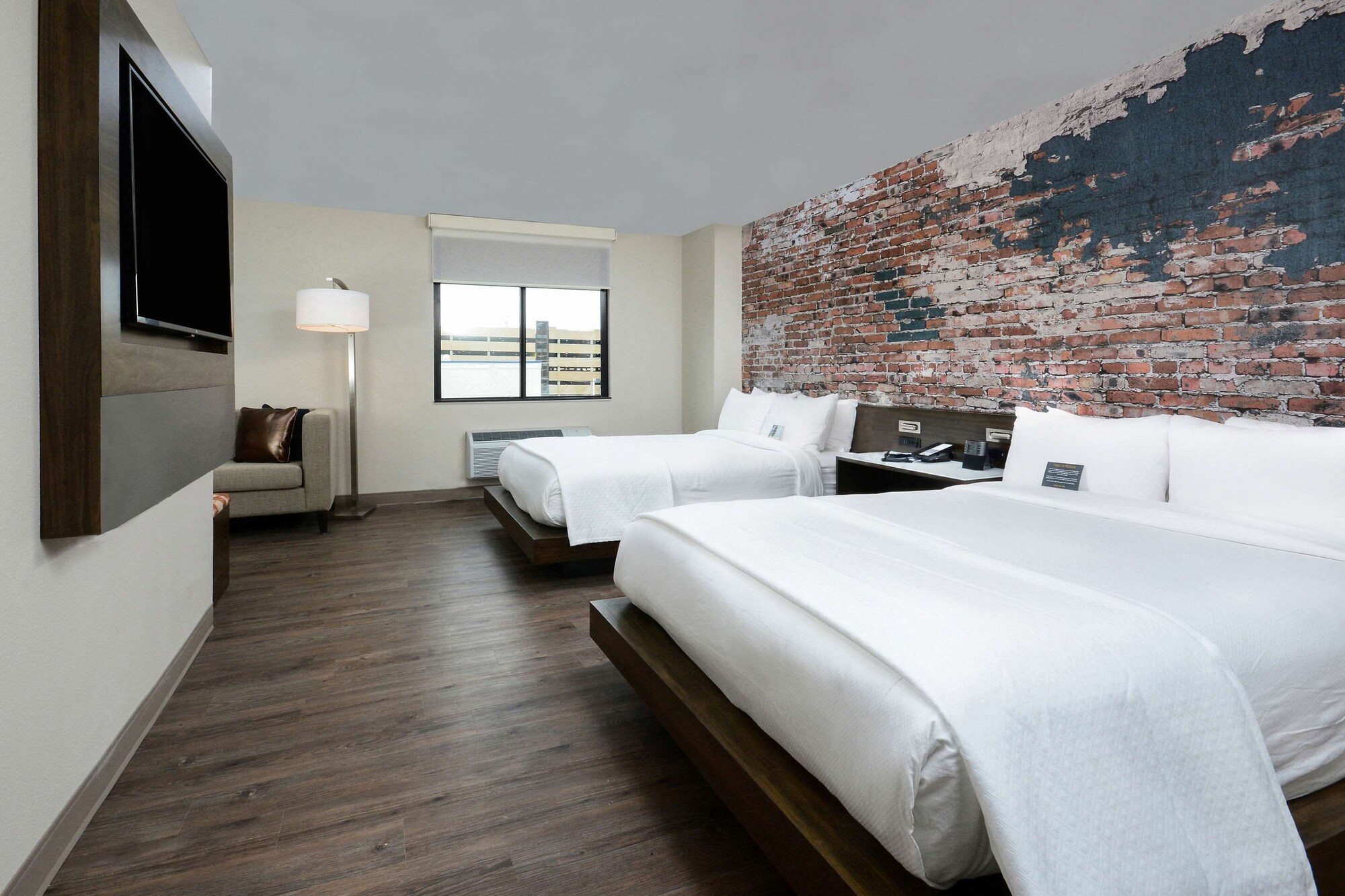 STANDARD, 2 QUEEN BEDS