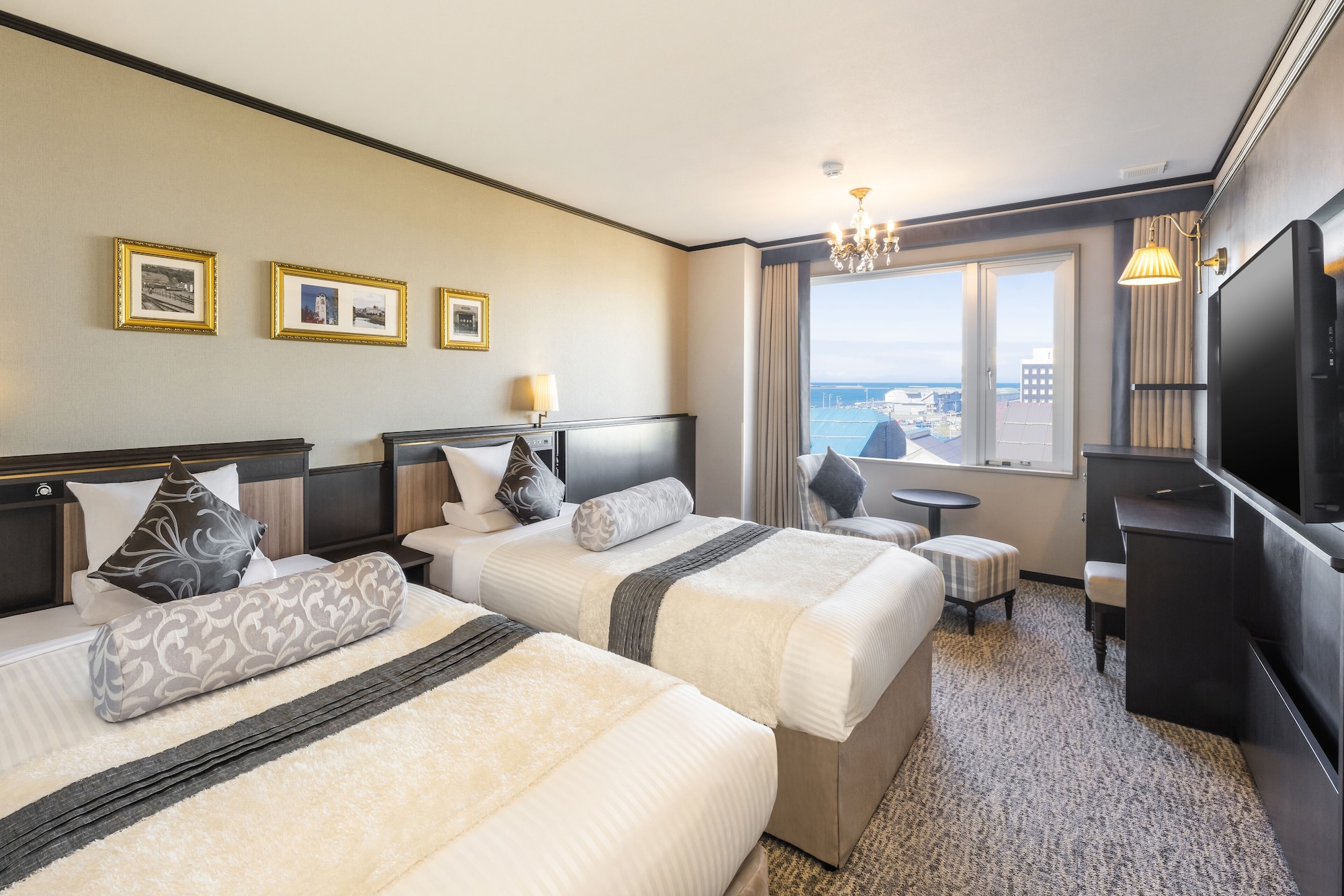 SUPERIOR, TWIN BEDS, CANAL VIEW