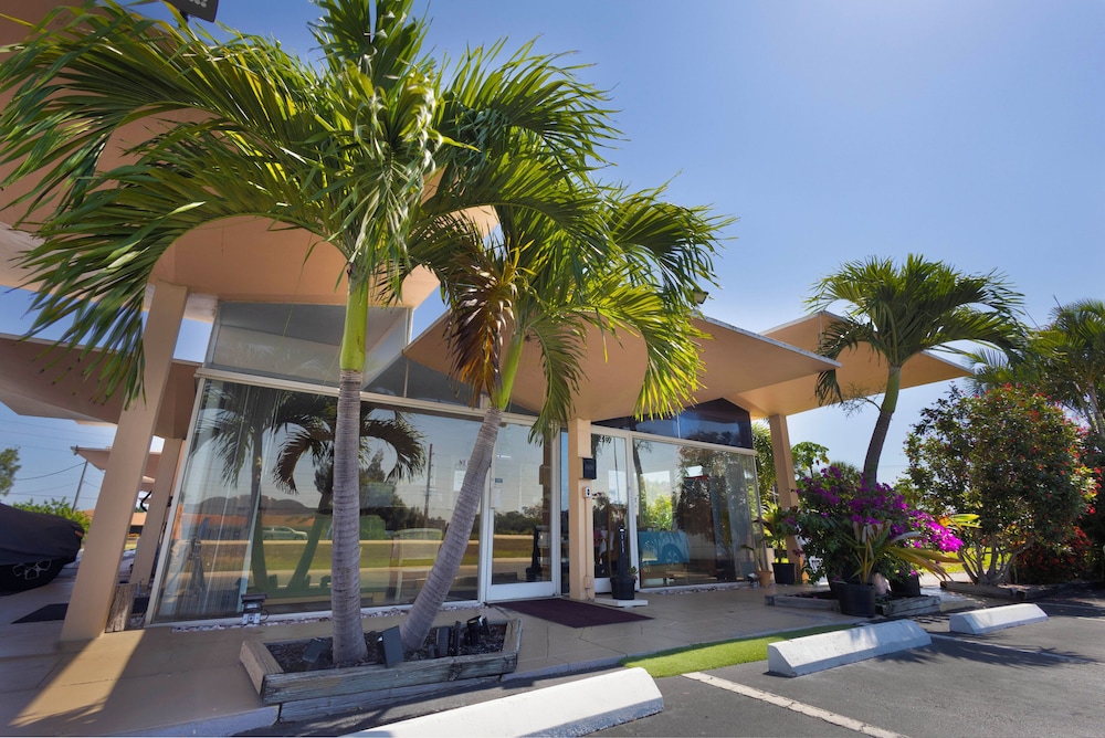 Warm Mineral Springs Motel 27/45