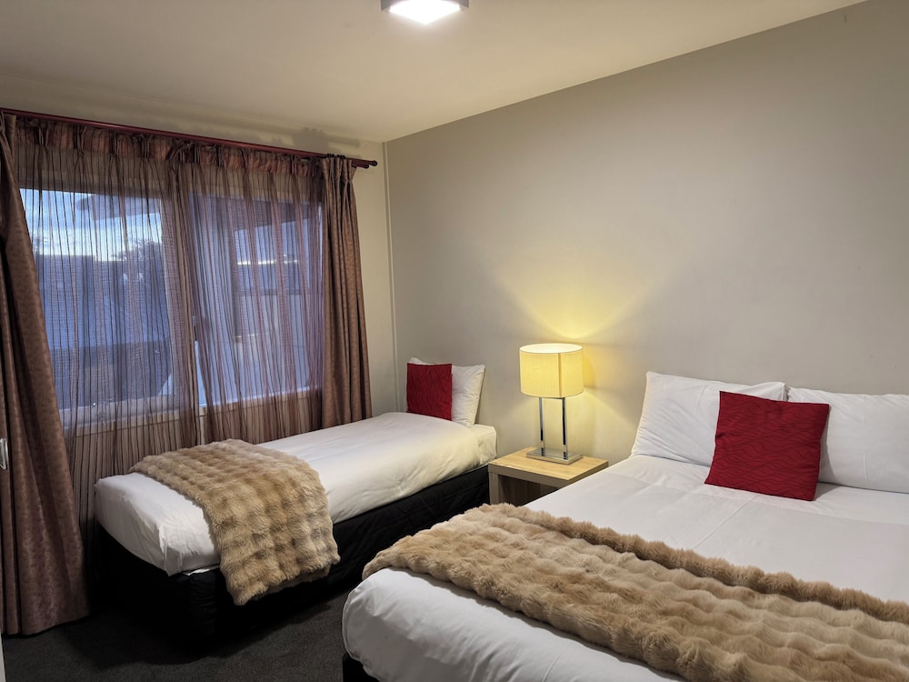 2 Bedrooms, Apartment, Queen and Twin Beds