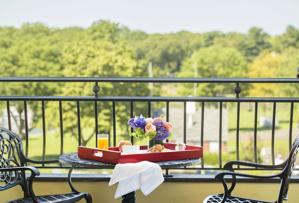 Delamar Greenwich Harbor 21/58